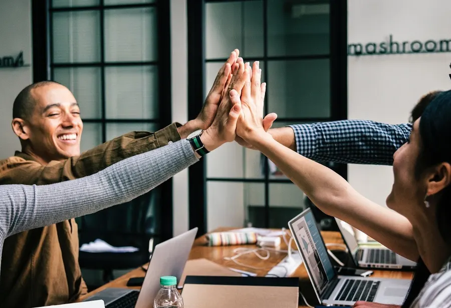 33 Persona – photo 2