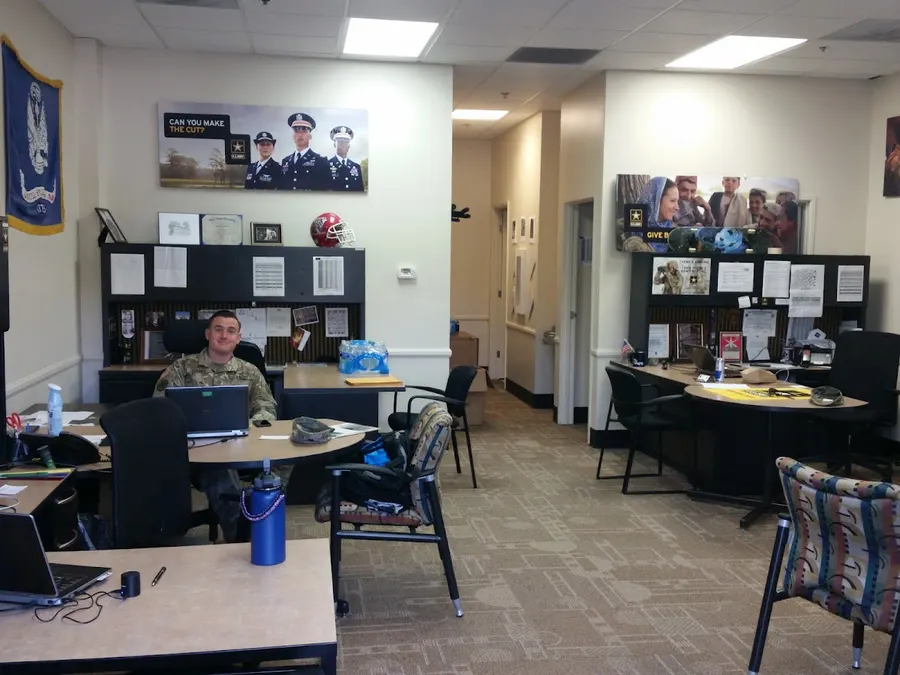 Army Recruiting – photo 2