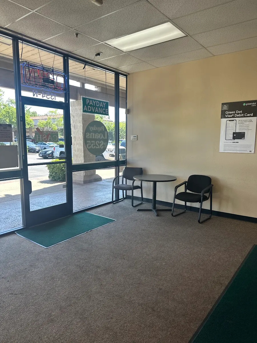 Check Into Cash – photo 2