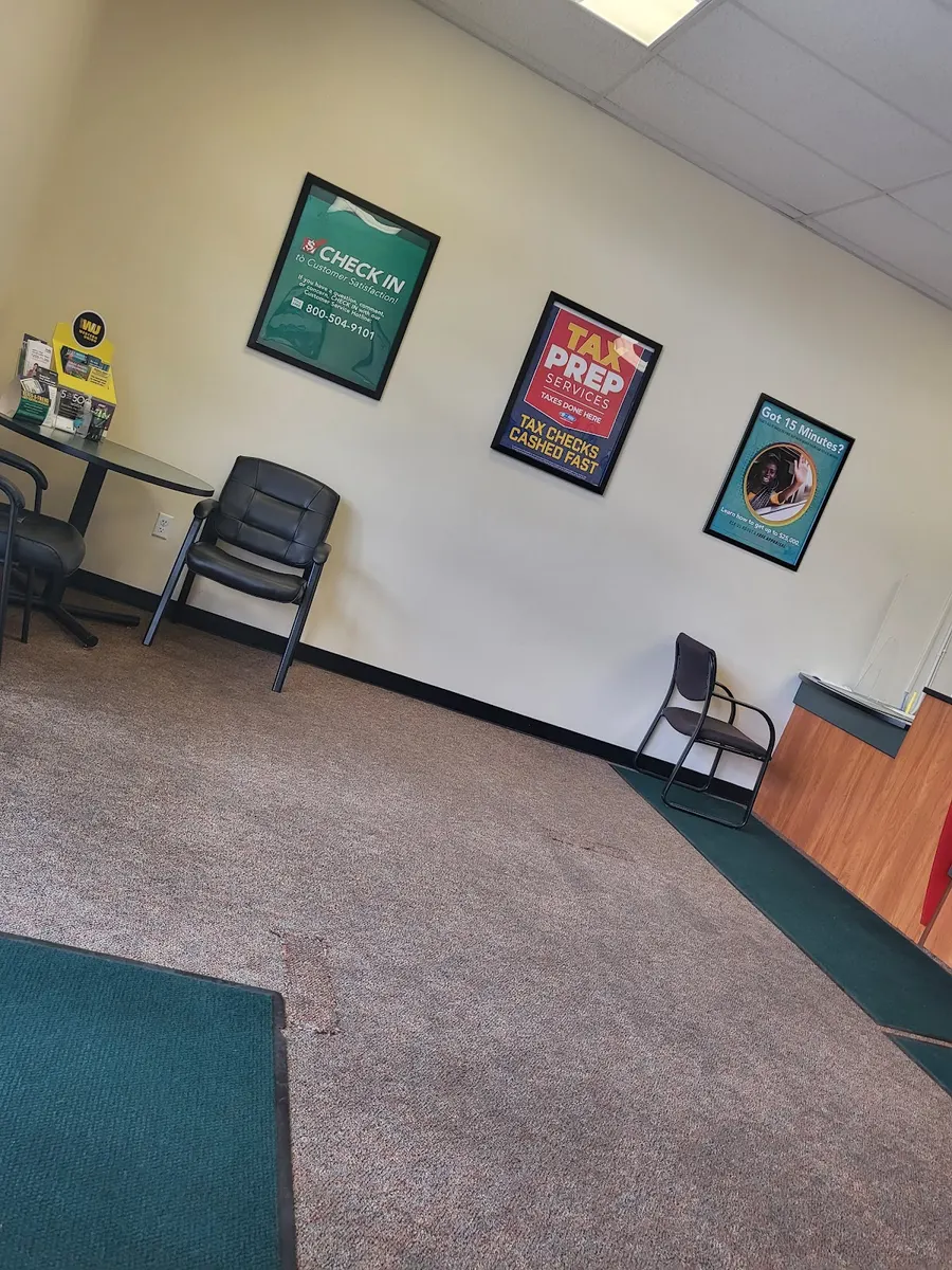 Check Into Cash – photo 3