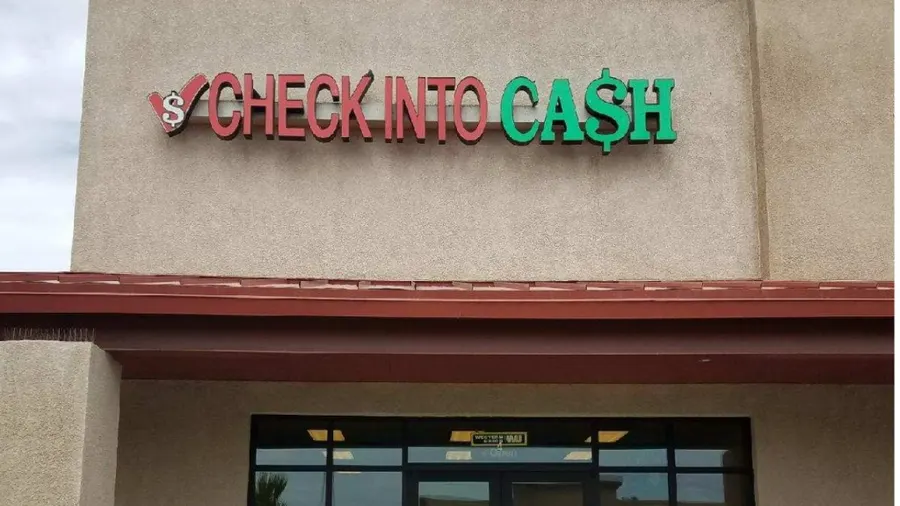 Check Into Cash – photo 2