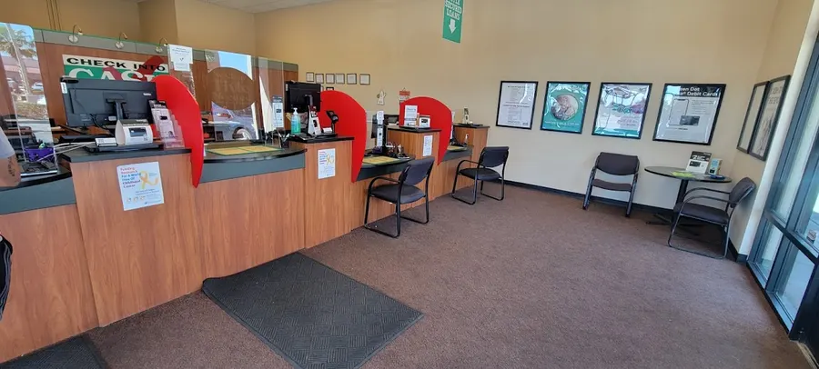 Check Into Cash – photo 3